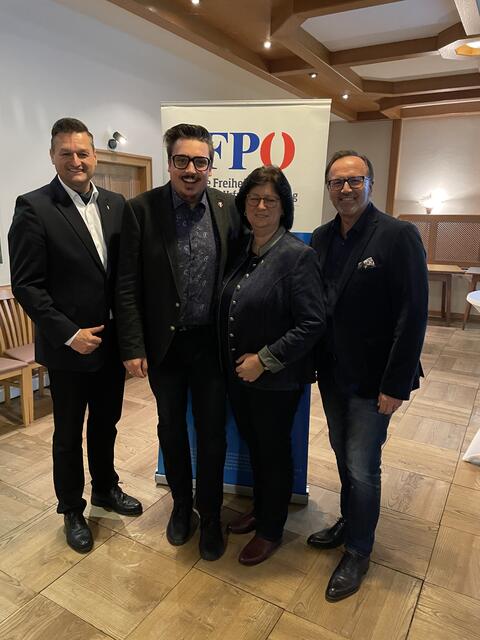 V. l.: Landesparteisekretär Michael Gruber, der Tiroler Bundesrat Christoph Steiner, Nationalrätin Rosa Ecker, Bundesrat Bezirksobmann Günter Pröller | Foto: FPÖ UU