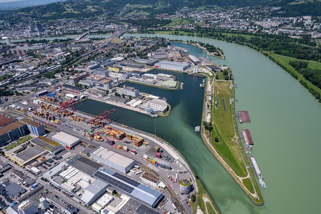 Mit einem mobilen Hochwasserschutz soll der Linzer Hafen zukünftig vor Naturkatastrophen geschützt werden.  | Foto: Pertlwieser