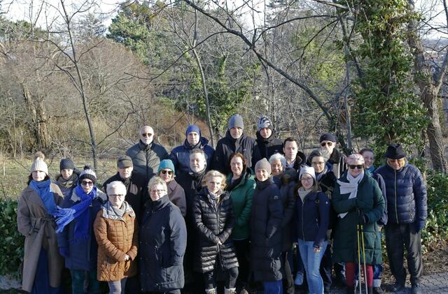 Die Bürgerinitiative "Kleine Hageln" kämpft für die sanftere Verbauung einer Grünfläche neben dem Schlosspark Gainfarn und fordert Aufklärung über einige Ungereimtheiten im Verlauf der Projektgeschichte. | Foto: privat