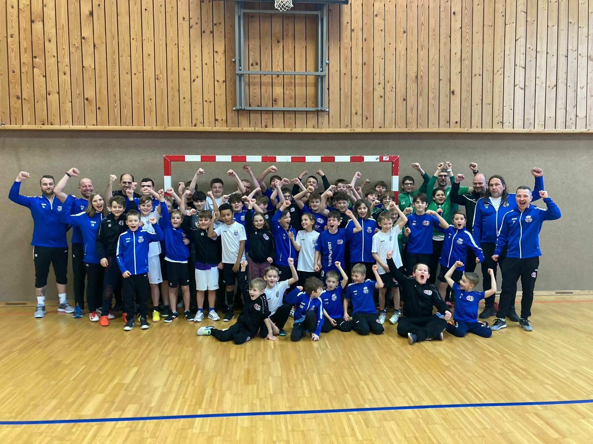 Volles Programm 50 Perger Nachwuchsfußballer auf Trainingslager Perg