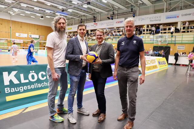 Freude bei Stadtrat Markus Gaugl, Stadtwerke Hartberg-GF Christoph Ehrenhöfer, Bgm. Marcus Martschitsch und HSF-Geschäftsführer Manfried Schuller (v.l.). | Foto: Alfred Mayer