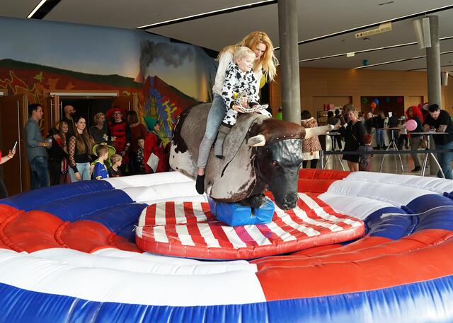 Von Bullenreiten bis Kinderschminken: Das war der Kindermaskenball im KUZ Eisenstadt. | Foto: KBB