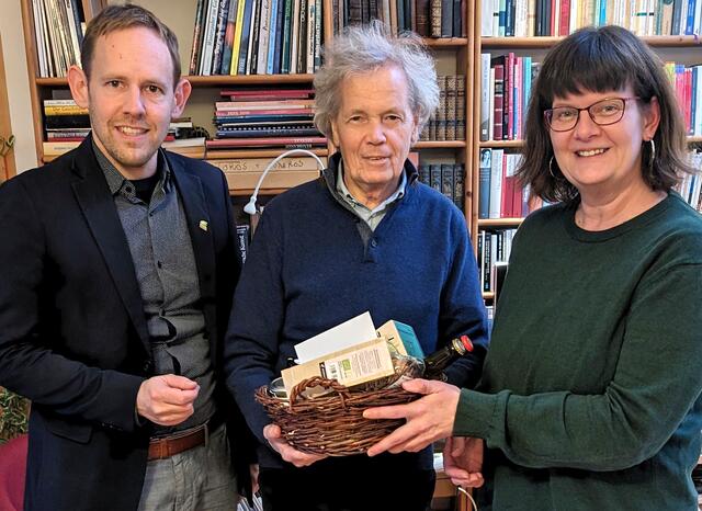 Georg Ecker, Oskar Luger und Sabine Fasching gratulierten persönlich. | Foto: Fasching