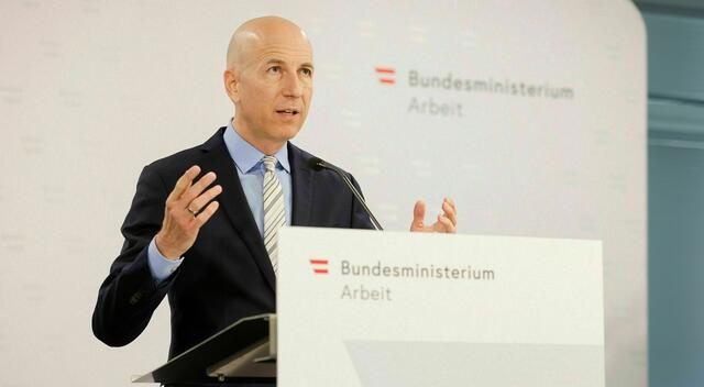 Arbeitsminister Martin Kocher (ÖVP) und das Arbeitsmarktservice (AMS) wollen die Kombilohnbeihilfe reformieren. | Foto: Andy Wenzel/bka