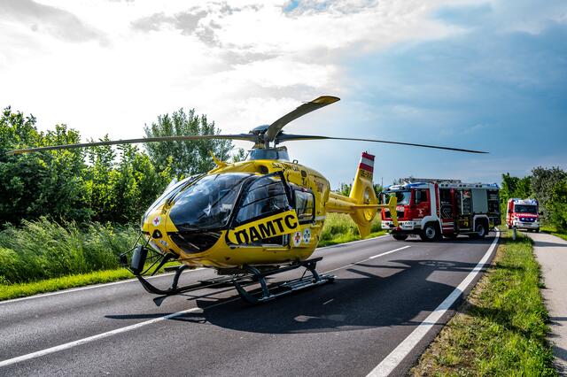 Bei einem schweren Verkehrsunfall am Montagmorgen auf der Gautzhamer Straße in St. Willibald wurden zwei Frauen schwer verletzt. Die 17-Jährige Autofahrerin wurde mit dem Rettungshubschrauber nach Linz geflogen (Symbolfoto). | Foto: FOTOKERSCHI.AT / KERSCHBAUMMAYR