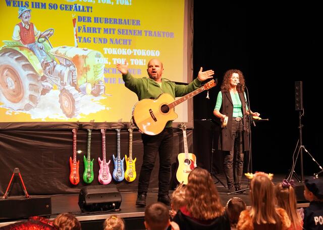 Die Tiroler Band Bluatschink sorgte für ein musikalisches Highlight.  | Foto: KBB