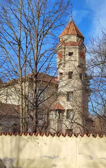 bald zeigt sich das Schloss Graschnitz an der Graschnitzstraße... | Foto: I.Wozonig