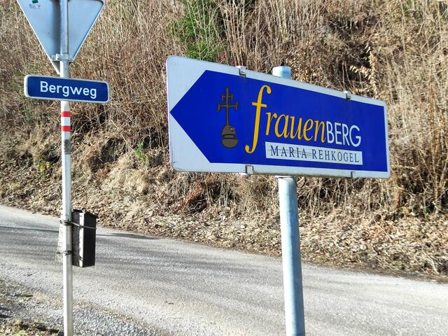 die Straße führt auch auf den Frauenberg, aber wir nehmen den Bergweg... | Foto: I.Wozonig