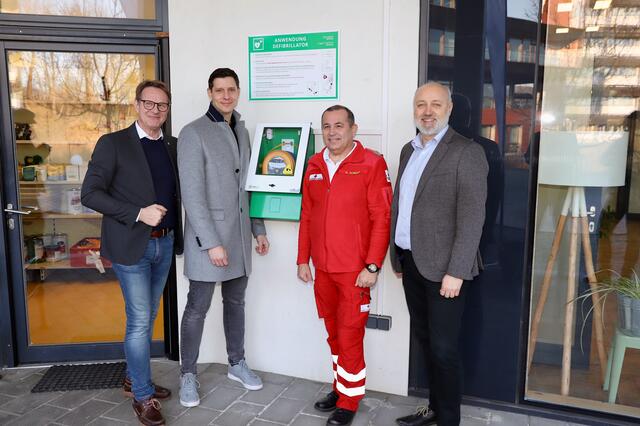 Freude über den Lebensretter am Ökopark bei Marcus Martschitsch, Christoph Ehrenhöfer, Reinhard Peinsipp und Markus Hummer (v.l.). | Foto: Alfred Mayer