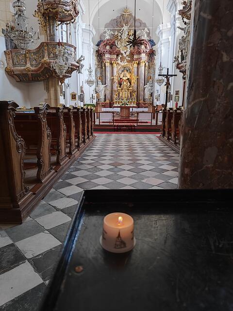 ein Kerzerl anzünden ist natürlich ein ,,Muss"... | Foto: I.Wozonig