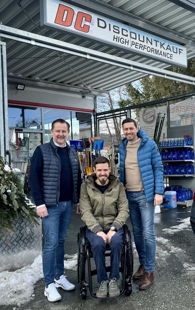 Zusammenhalt in Eibiswald: Bgm. LAbg. Andreas Thürschweller, Reinhard Nauschnegg und Amtsleiter Christian Krottmaier (v.l.) | Foto: Achromatic Photography