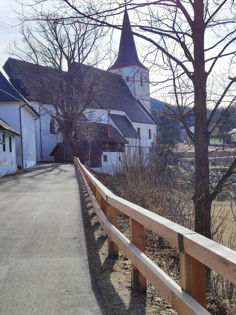 die spätgotische Kirche wurde 1489 erbaut... | Foto: I.Wozonig