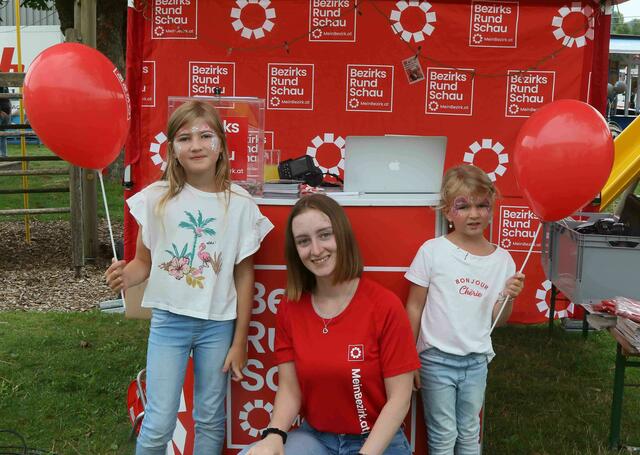 Bei der Böhmerwaldmesse verteilte Redaktionsleiterin Sarah Schütz Luftballons an die Kids. | Foto: gawe