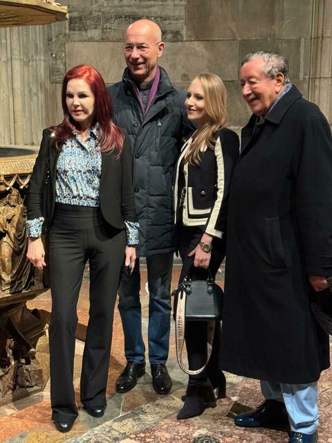 Ein Besuch beim Dompfarrer Toni Faber (2.v.l) stand am Dienstag am Programm.  | Foto: Lugner