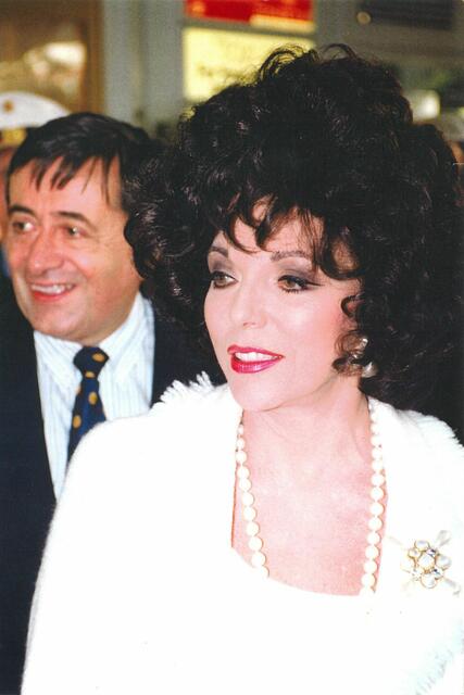 Richard Lugner und die "eiskalte" Schauspielikone Joan Collins am Wiener Opernball 1993, hier unmittelbar vor der Pressekonferenz. | Foto: Richard Lugner