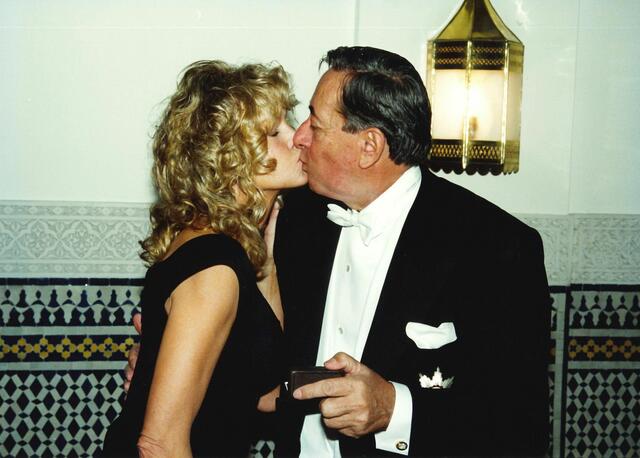 Von Farrah Fawcett gab's 2001 ein Küsschen.  | Foto: Richard Lugner