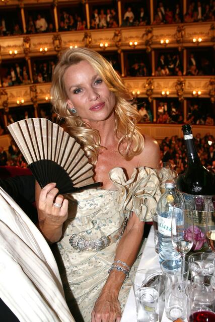 Opernball 2009: In Richard Lugners Loge niemand geringeres als "Desperate Housewife" Nicollette Sheridan. | Foto: Richard Lugner