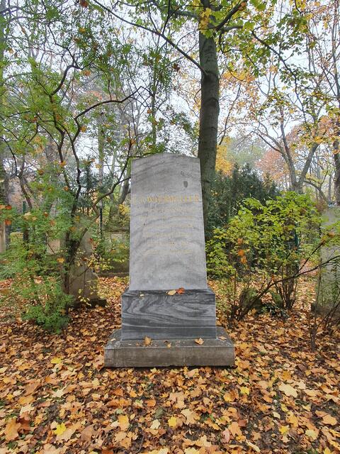 Der Waldmüller Grabstein im Waldmüllerpark. | Foto: Katharina Mölk