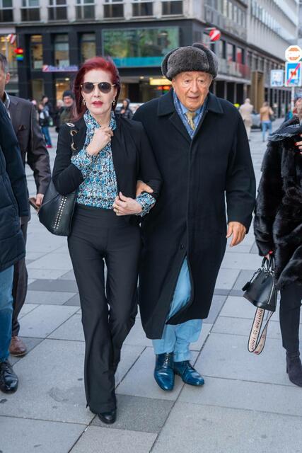 Presley und Lugner am Weg zum Stephansdom. | Foto: Andreas Tischler / picturedesk.com 