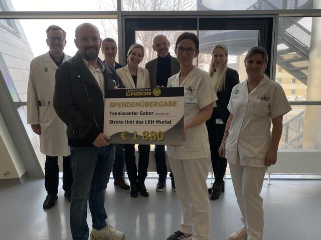 Gabor Birinyi bei der Spendenübergabe in Knittelfeld. | Foto: LKH Murtal