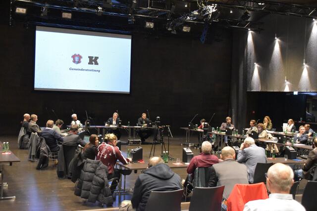 Letztendlich gab es im Kufsteiner Gemeinderat 12 Ja- und 9 Nein-Stimmen für leistbares und betreutes Wohnen in Zell.  | Foto: Barbara Fluckinger
