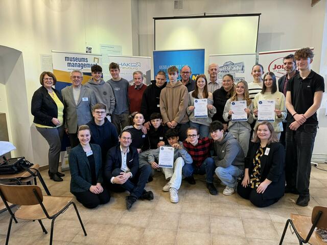 Schüler der zweiten Klasse BHAK Korneuburg feierten den Abschluss einer abwechslungsreichen Projektwoche im Stadtmuseum. | Foto: GFF/Rulitz