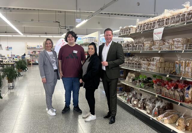 Aktuell werden im Sozialmarkt drei MitarbeiterInnen, ein Zivildiener und sieben ehrenamtliche Mitarbeiter beschäftigt. | Foto: SPÖ/Hoffmann