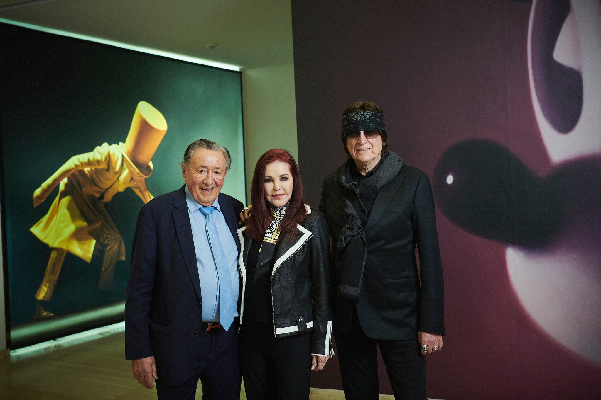 Opernball in Wien: Priscilla Presley bekam Führung von Gottfried Helnwein ...