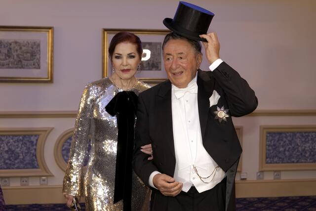 Priscilla Presley und Gastgeber Richard Lugner. | Foto: Max Spitzauer/RMW