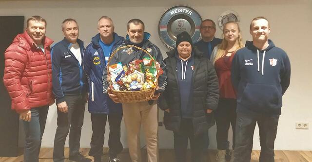 Der ASK Raiding gratulierte zum 60. Geburtstag. | Foto: ASK Raiding