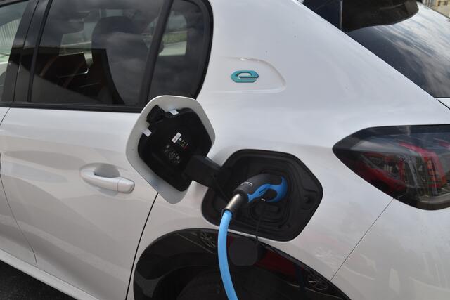 15,7 Prozent aller Pkw-Neuzulassungen waren 2023 im Bezirk Jennersdorf Elektroautos. Im Bezirk Güssing hatten E-Autos einen Anteil von 21,6 Prozent. | Foto: Martin Wurglits