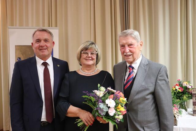 Bgm. Manfred Komericky mit seinen Vorgängern im Bürgermeisteramt Bgm. a.D. Ursula Rauch und Bgm. a.D. Helmuth Adam | Foto: Edith Ertl