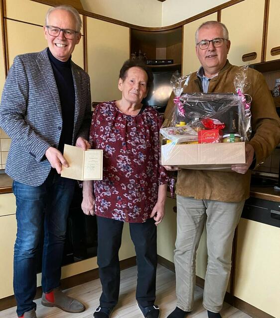 Vzbgm. Leopold Weinlinger, Jubilarin Franziska Pfeifer u. Bgm. Franz Dam | Foto: Marktgemeinde Absdorf