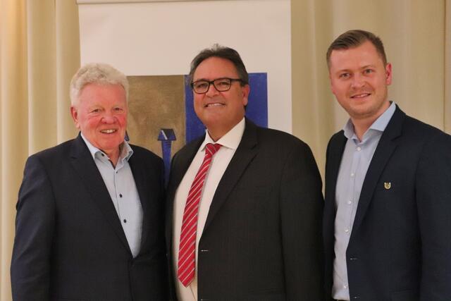 Vzbgm. Michael Konrad mit seinen Vorgängern im Amt: Christian Konrad und Johann Reichhardt | Foto: Edith Ertl