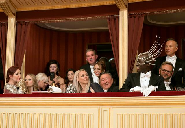 Priscilla Presley, Richard Lugner und Model Papis Loveday am Opernball | Foto: ROLAND SCHLAGER / APA / picturedesk.com