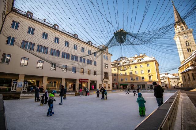 Der Eislaufplatz am Villacher Rathausplatz macht wie jedes Jahr Platz für den Lei-Lei-Höhepunkt. | Foto: Stadt Villach
