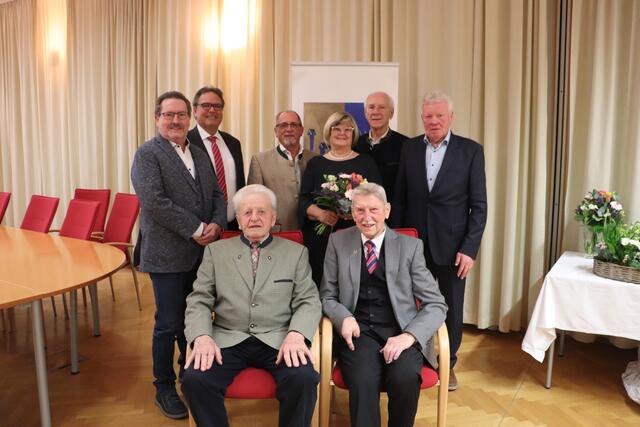 Kalsdorfs Ehrenringträger haben mit Ursula Rauch und Christian Konrad Zuwachs bekommen. | Foto: Edith Ertl
