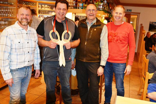 Am Bild: Hauptmann Manfred Bogensperger, Moar Norbert Aigner, Siegermoar Hans Kren, Obmann Horst Scharfetter | Foto: Kameradschaft Mariapfarr