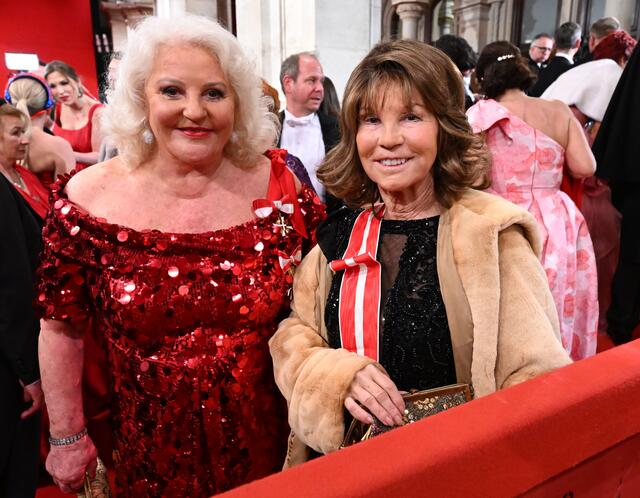Schauspielerin Marika Lichter und Ex-Bundeskanzlerin Brigitte Bierlein. | Foto: HELMUT FOHRINGER / APA / picturedesk.com