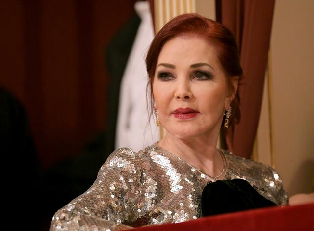 Priscilla Presley am Opernball. | Foto: ROLAND SCHLAGER / APA / picturedesk.com