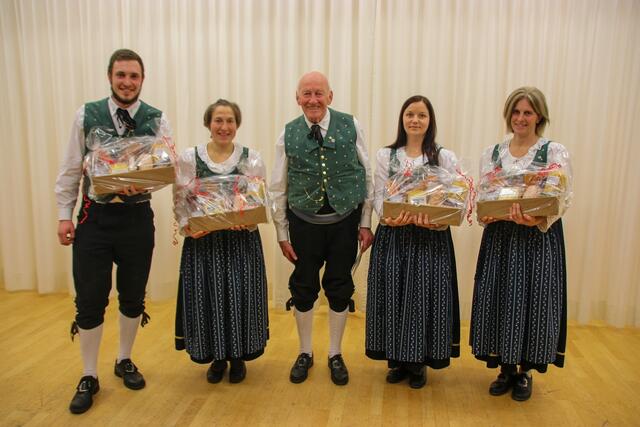 Die Jubilare (v. li.): Julian Bachmann, Martina Barbisch, Günther Walch, Erna Bitschnau und Christine Burtscher. | Foto: Verein