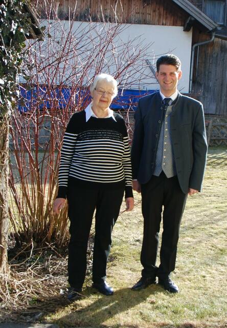 Foto: Jubilarin Elisabeth Resch und Bgm. Thomas Kößler