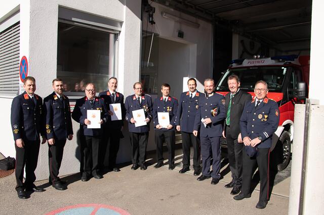 Die Ehrengäste mit den Ausgezeichneten
Alois Rapatz, Stefan Brodnig, Erwin Konatschnig, Erich Zwantschko,Werner Riedl, Andreas Pinter, Johann Zwantschko Günther Kazianka, Josef Müller, Johann Wulz