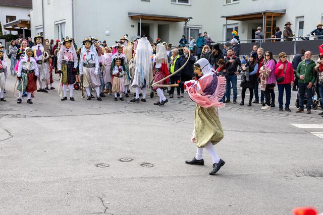 Die Tuxer sorgten mit ihren Goasln in gewohnter Manier für freie Auftrittsflächen. | Foto: Paul Weber