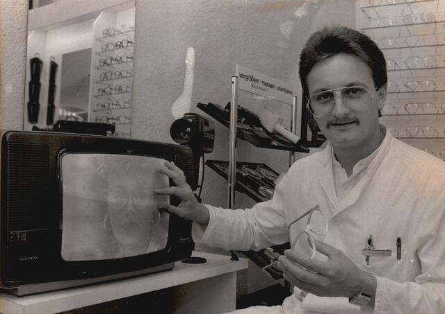 Vor 40 Jahren eröffnete Joe Schauer sein Augenoptiker Geschäft.