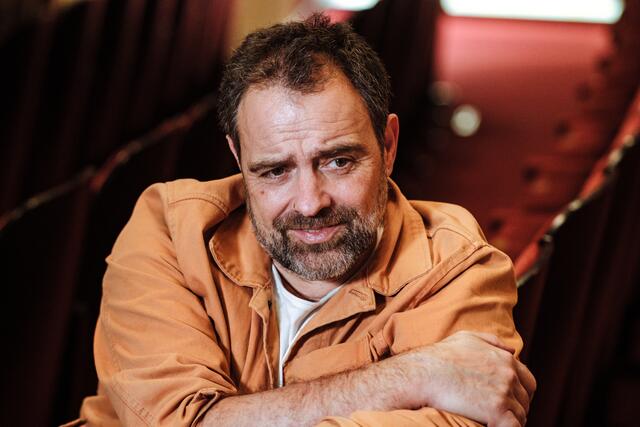 Juergen Maurer spielt den Vater im Stück in den Kammerspielen: "Aber was zum Henker ist schon normal? Und vor allem: Wer hat die Befugnis, das zu bestimmen?"  | Foto: Roland Ferrigato