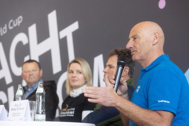 Der Sportwissenschaftler und Trainer Werner Schwarz gibt Einblicke in die Auswirkungen von Sport auf die Gesundheit. | Foto: Skiweltcup Flachau / Wildbild