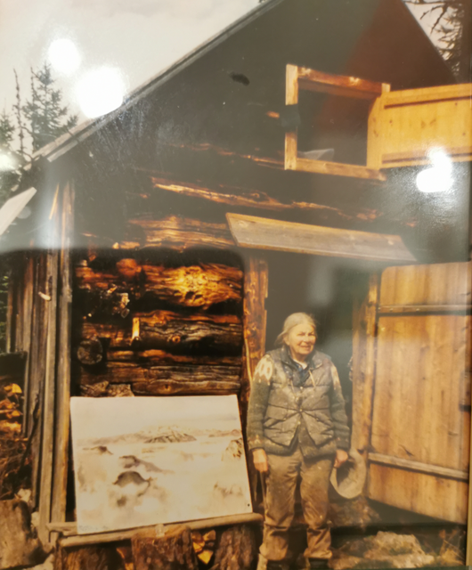 An ihrem Lieblingsort und Kraftplatz auf der Aibl Alm: Edith Kramer | Foto: Hermine Arnold
