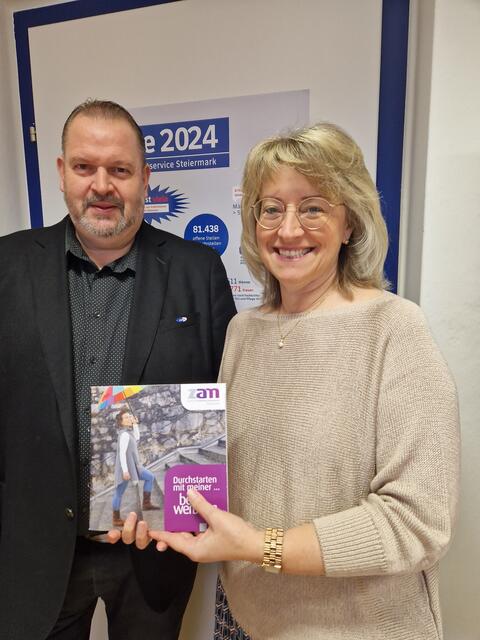 AMS Chef Hartmut Kleindienst und zam Leiterin Ingeborg Krainer bieten Frauen eine eigene Ausbildung zur Reinigungstechnikerin 