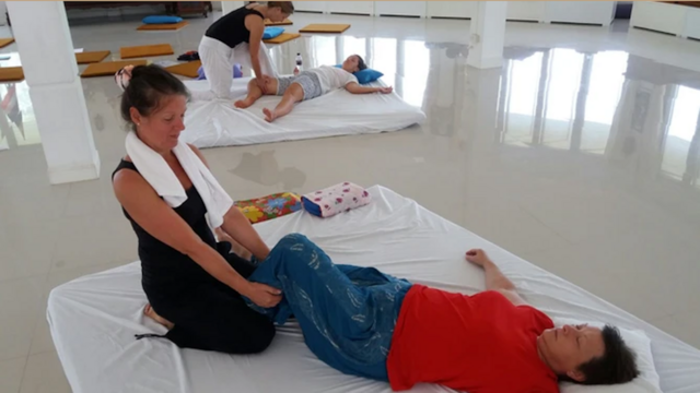 Gaby Vezjak (l) bei einer ihrer Übungen. | Foto: Vezjak